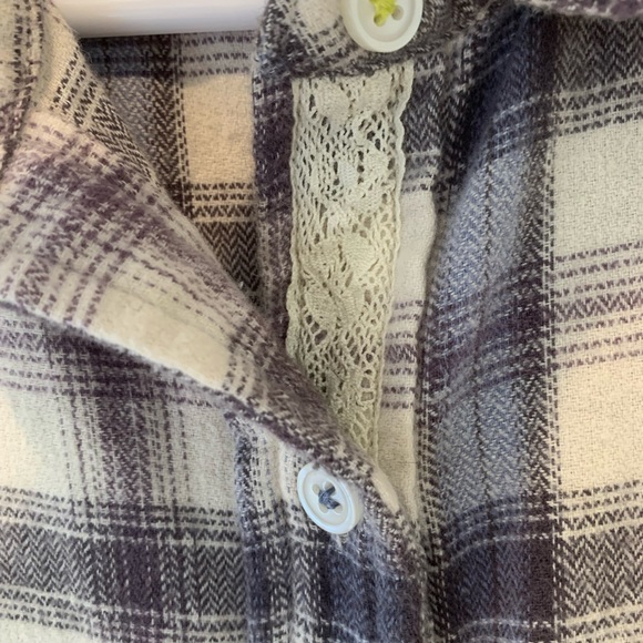 Soft flannel with peekaboo back - Picture 3 of 6